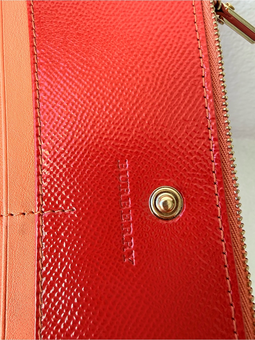 Authentic Burberry Coral Pink Leather Zip-Around Wallet with Gold Logo - Picture 8 of 10